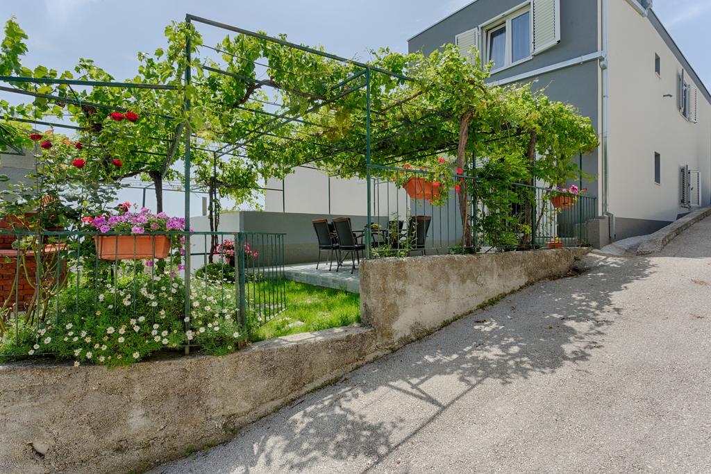 Apartments Lidija - Sea View Apartment With Exclusive Right Of Using Hot Tub Or Split Level Apartment With Exclusive Right Of Using Pool Podstrana Buitenkant foto