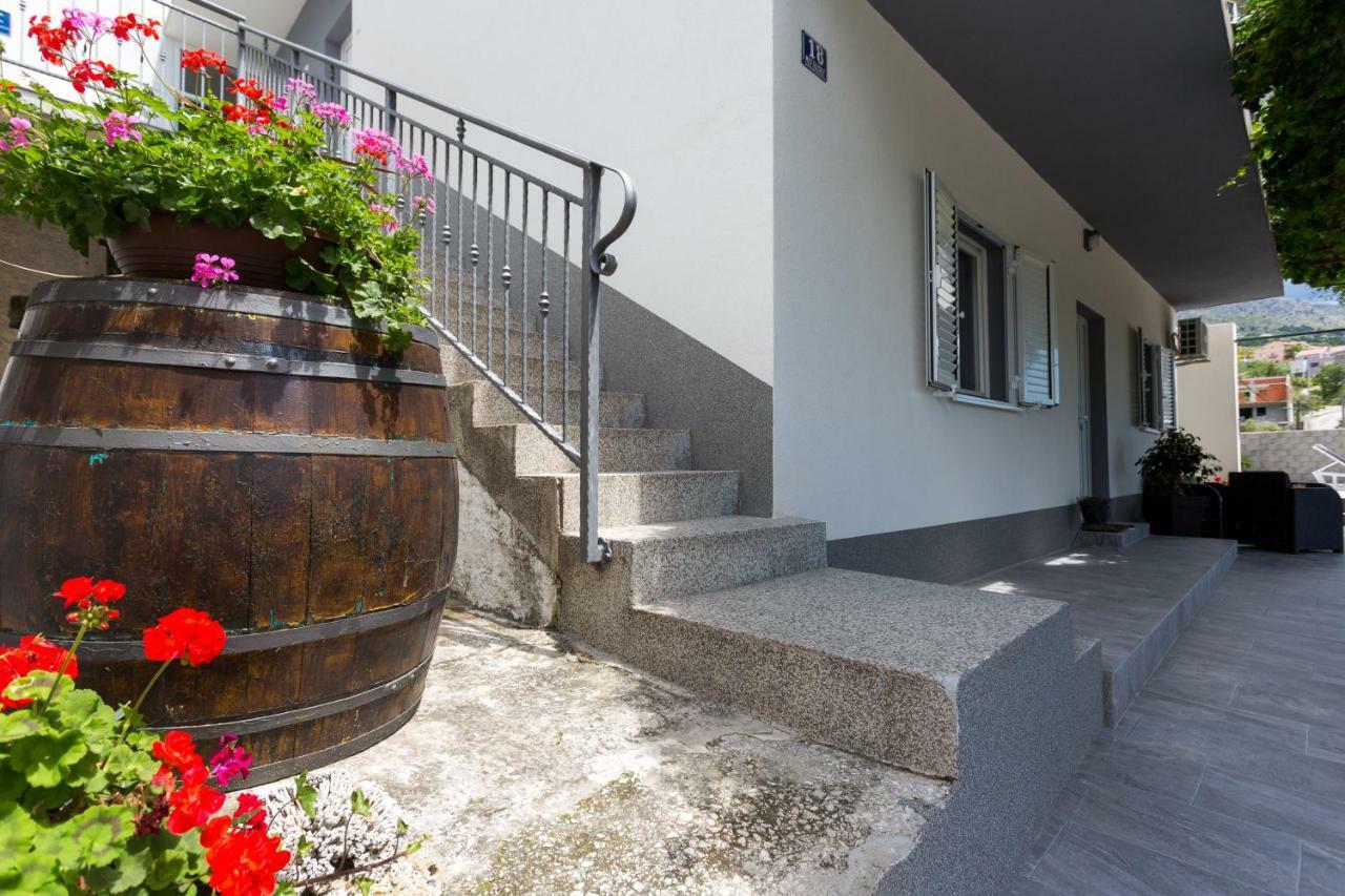 Apartments Lidija - Sea View Apartment With Exclusive Right Of Using Hot Tub Or Split Level Apartment With Exclusive Right Of Using Pool Podstrana Buitenkant foto
