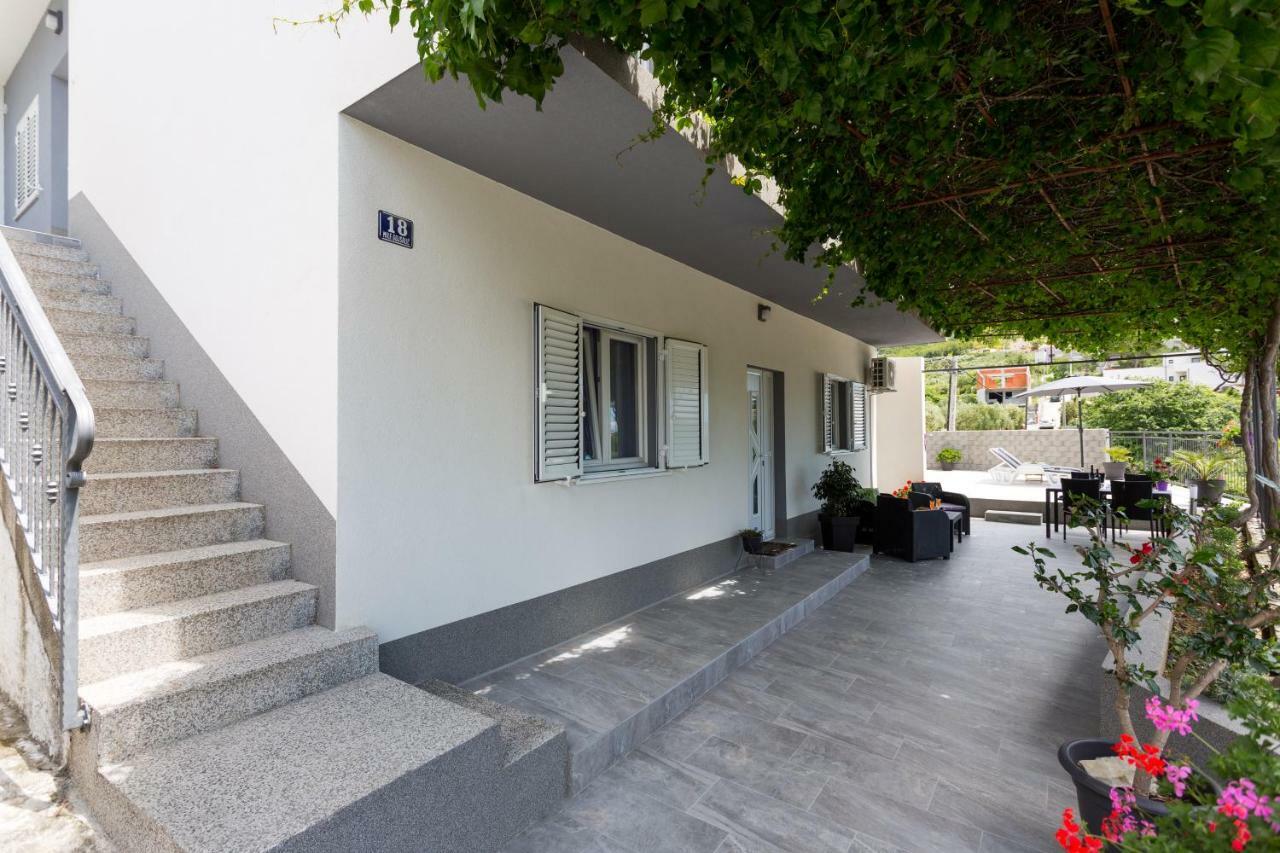Apartments Lidija - Sea View Apartment With Exclusive Right Of Using Hot Tub Or Split Level Apartment With Exclusive Right Of Using Pool Podstrana Buitenkant foto