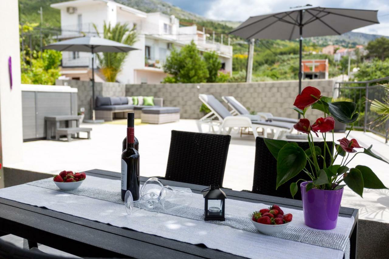 Apartments Lidija - Sea View Apartment With Exclusive Right Of Using Hot Tub Or Split Level Apartment With Exclusive Right Of Using Pool Podstrana Buitenkant foto